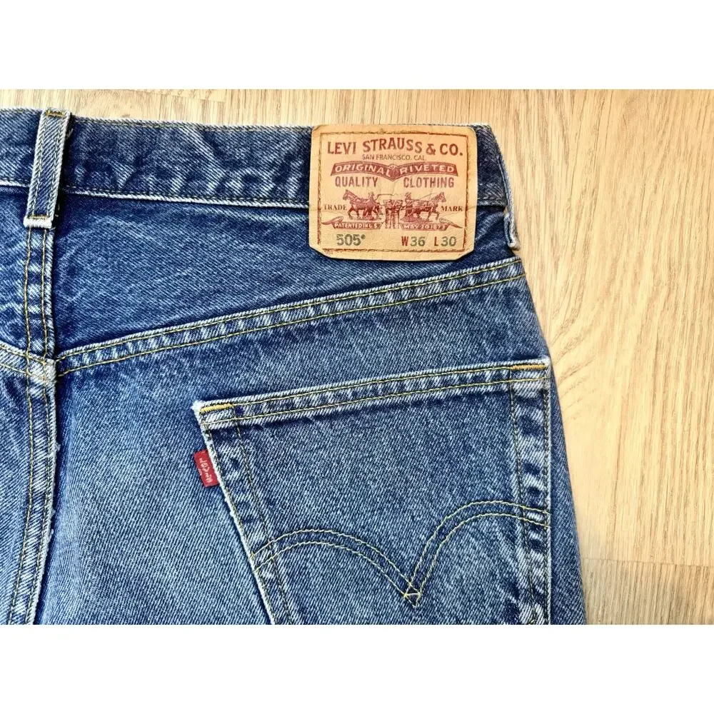 Levi’s 505 Regular Fit Jeans – Medium Wash – Size 36W × 30L – Made in Mexico